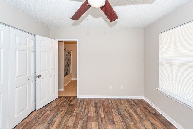 Building Photo - 2 Bedroom 2.5 Bath Townhouse in The Arbor ...