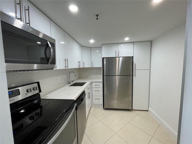 Building Photo - 20505 E Country Club Dr