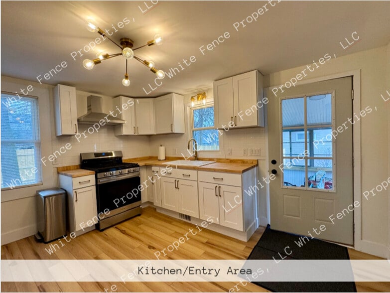 Building Photo - 247 Strong Ave