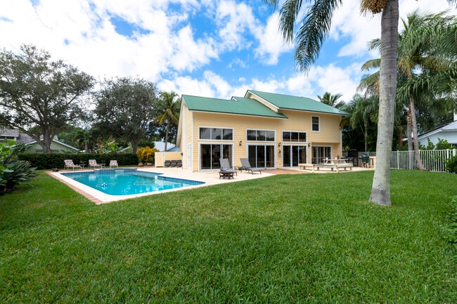 Building Photo - 10381 SE Jupiter Narrows Dr