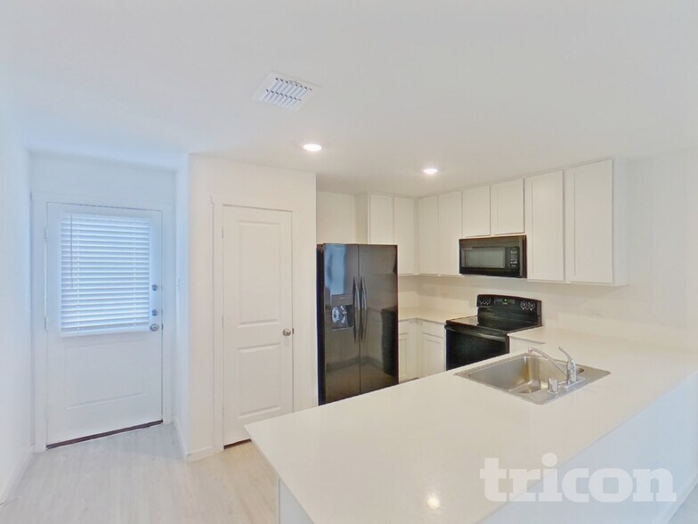 Building Photo - 6751 Highlands St