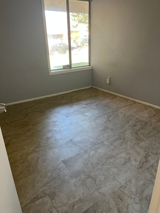 Building Photo - Single Story Home