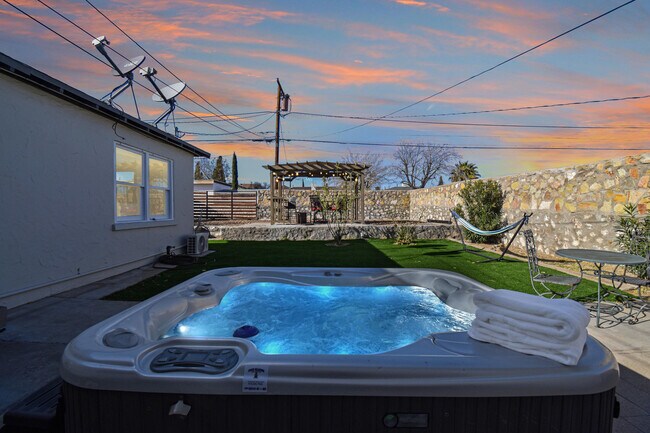 Building Photo - 3417 Idalia Ave