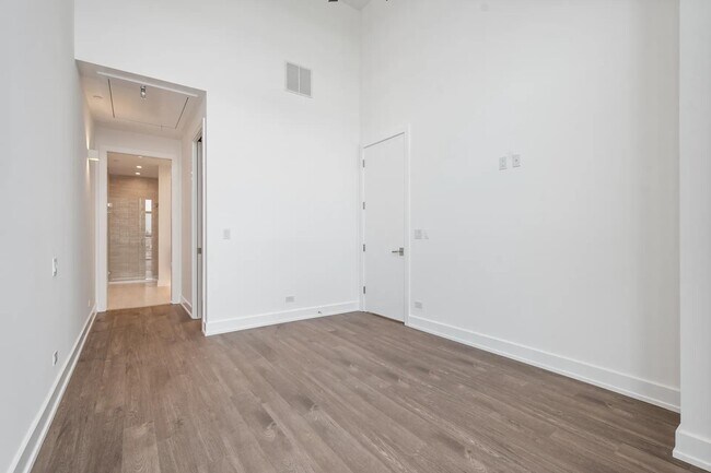 Building Photo - 728 Waukegan Rd