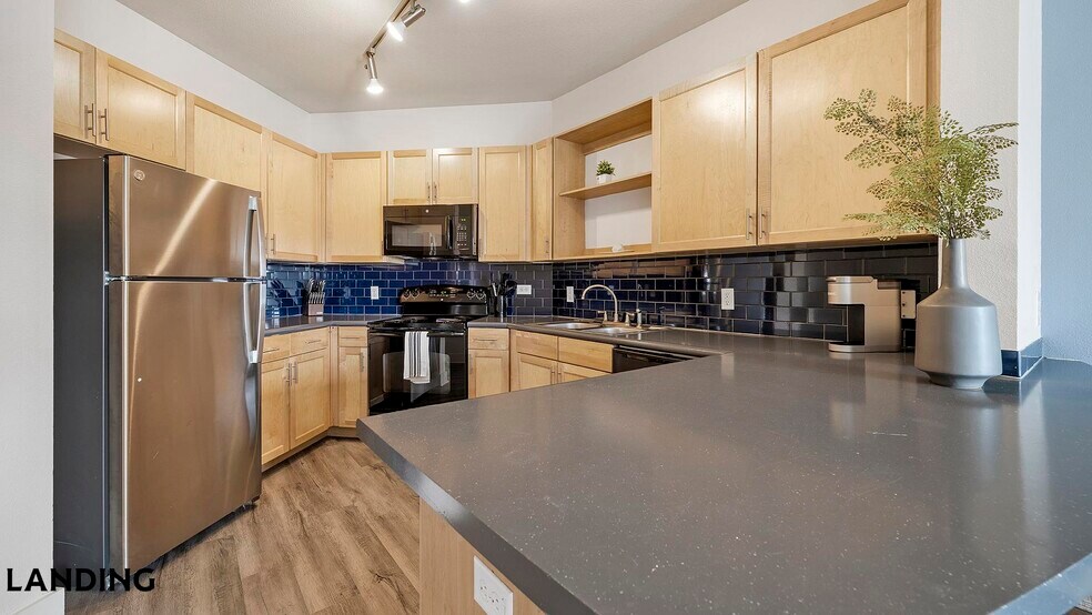 Building Photo - 810 W St Johns Ave