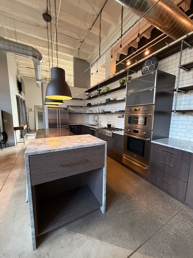 Building Photo - Fully Furnished!! Ready NOW! Sleek & Modern