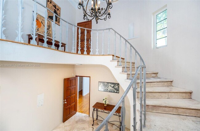 Building Photo - 32 Calabria Ave