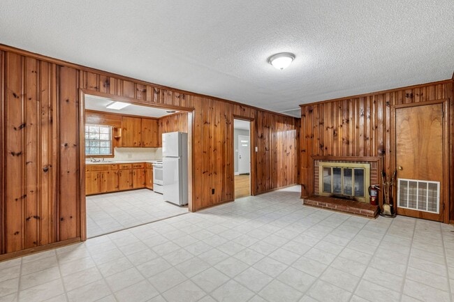 Building Photo - 2701 Fairfax Rd