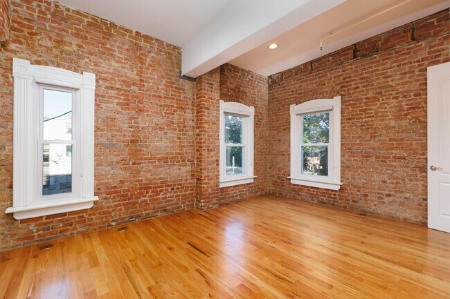 Building Photo - 2445 N Clarkson St