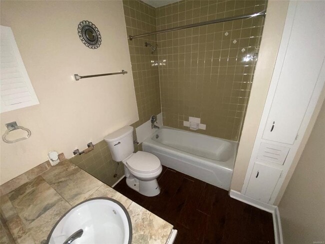 Building Photo - 2440 Price St