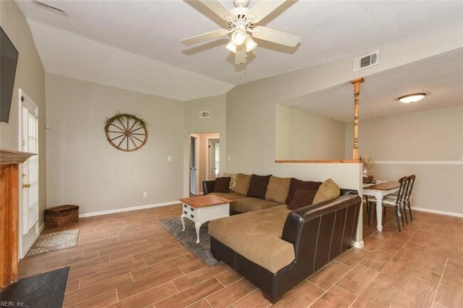 Building Photo - 1217 Freehold Close