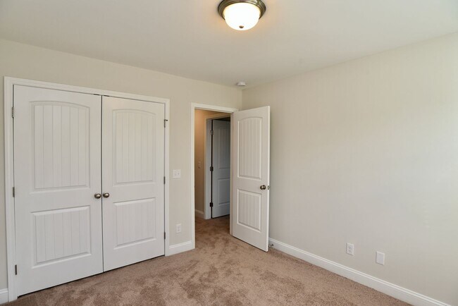 Building Photo - 3 Bedroom 2 1/2 Bath Townhome In Richmond Hill