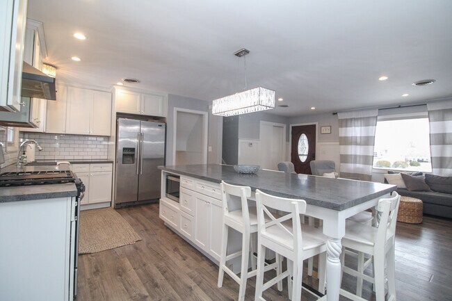 Building Photo - 213 Blueberry Dr