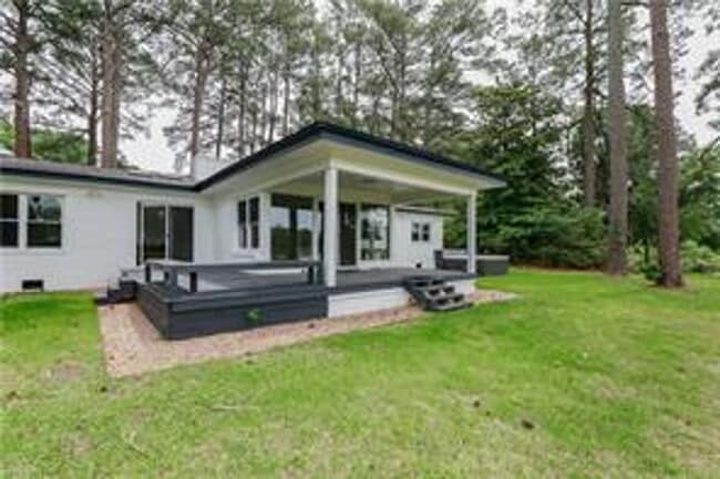 Building Photo - 4 BED/3 BATH LOCATED IN A WATERFRONT COMMU...