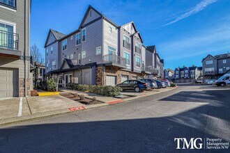 Building Photo - Beautiful Ground-Level 1 Bedroom + Bonus Room Condo 769 Sq Ft | Water/Sewer/Garbage Included