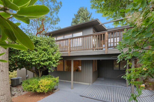 Building Photo - 3bd/2.5ba Seattle House