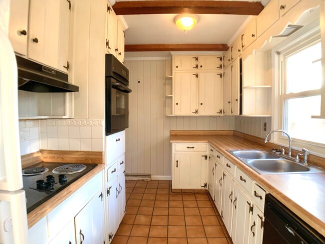 Building Photo - 30 Bunker Hill Rd