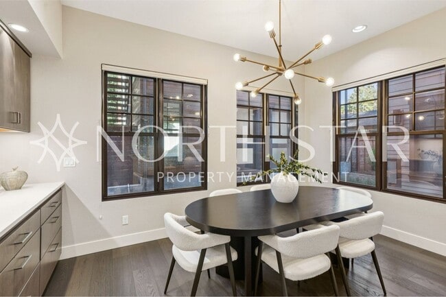 Building Photo - Luxury Living in the Heart of Lake Oswego: Stylish 3-Story Townhouse