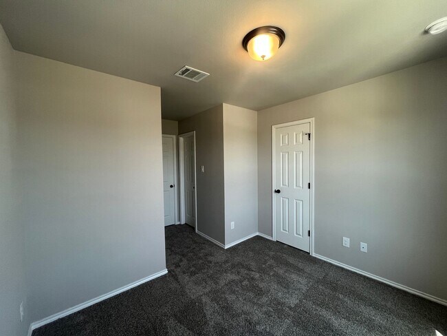 Building Photo - 8615 Valentina Wy