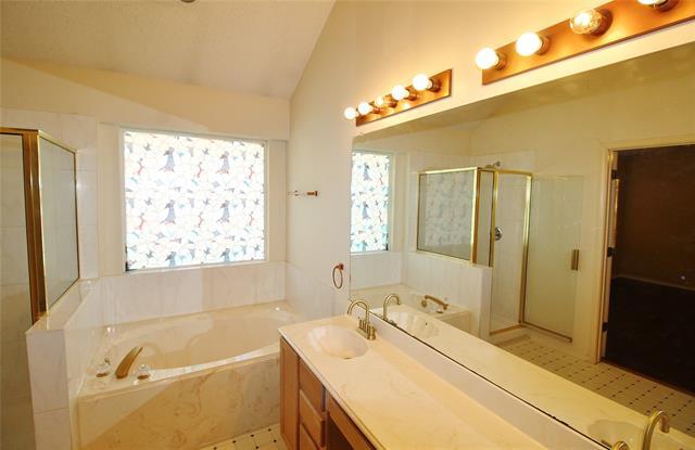 Building Photo - 2305 Valley Creek Dr
