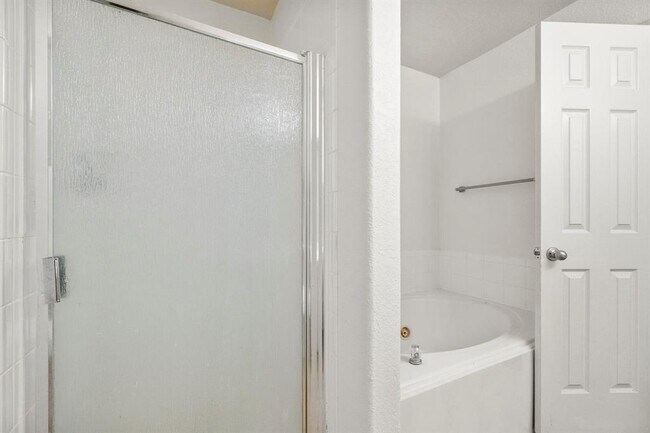 Building Photo - 3211 Falcon Trail Dr