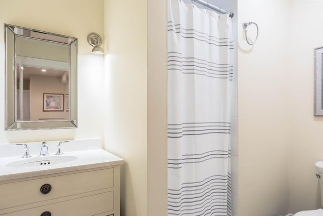 Building Photo - 1 Franklin St