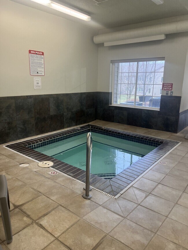 Building Photo - Diamond Valley Apartments Plan F