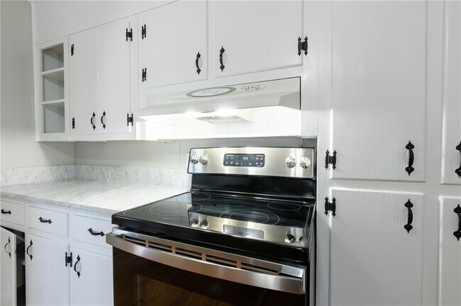 Building Photo - 4715 S Lee St