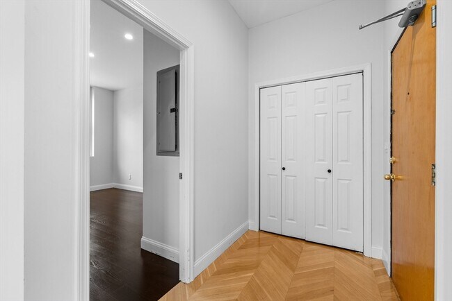 Building Photo - 21 Linden St