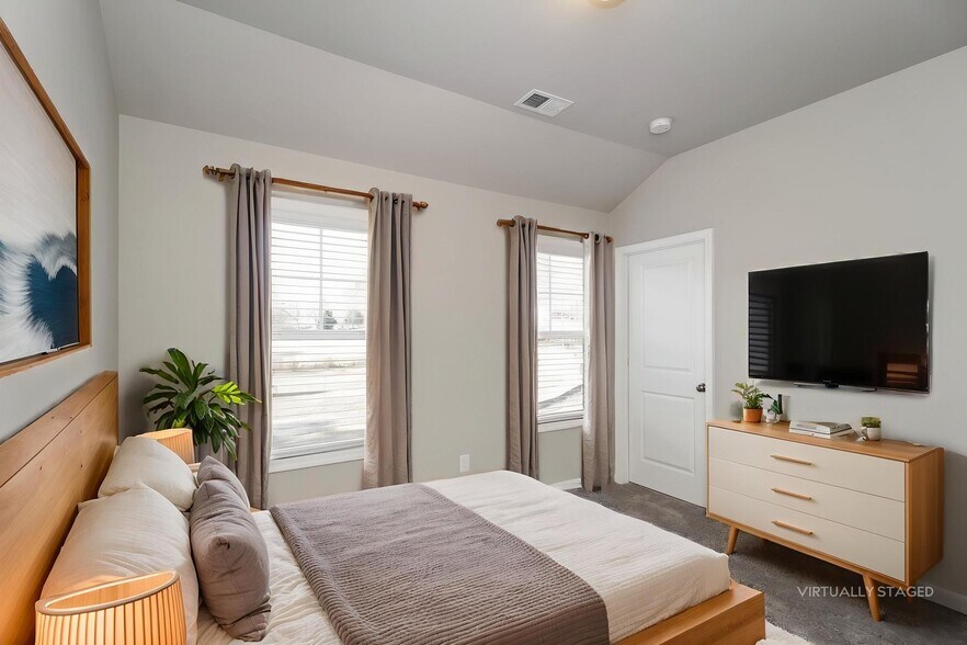 Building Photo - 588 Elliston Pl