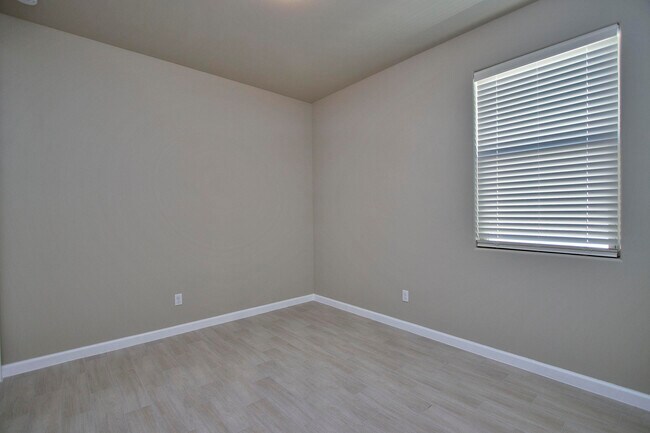 Building Photo - 729 C. Escondida