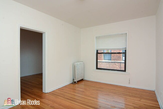 Building Photo - 933 W Sunnyside Ave