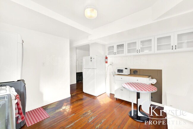 Building Photo - 519 Virginia St