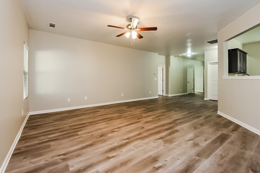 Building Photo - 3517 Mica Cir SE