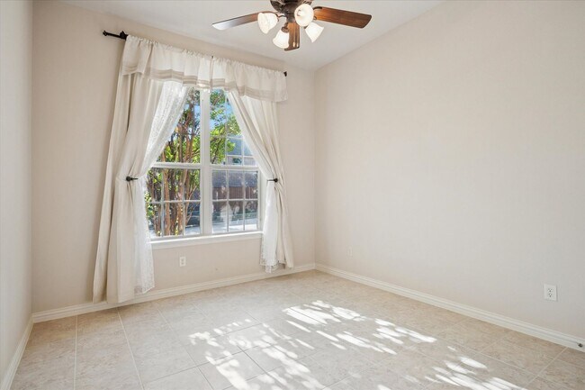 Building Photo - Stunning home in Panther Creek