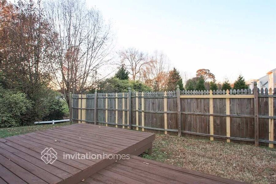 Building Photo - 7739 Rolling Meadows Ln