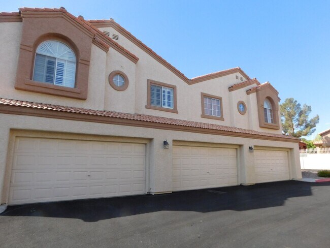 Building Photo - Gorgeous 3 bedroom condo with a 2 car garage! Tons of upgrades*Southwest*Gated community*