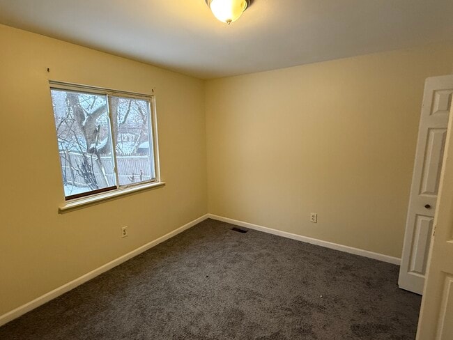 Building Photo - 596 Bloomfield Ave