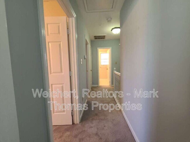 Building Photo - 110 Topsail Ct