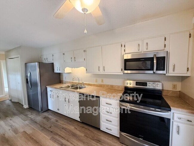 Building Photo - 888 De Paul Dr