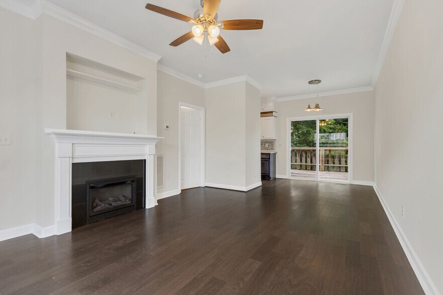 Building Photo - 2271 Dewey Dr