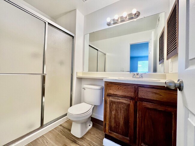 Building Photo - Fantastic 3-bedroom, 2-bathroom condo in desirable community