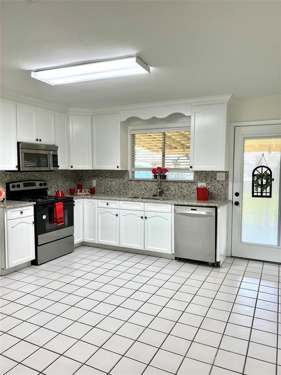 Building Photo - 5621 Village Way Dr.