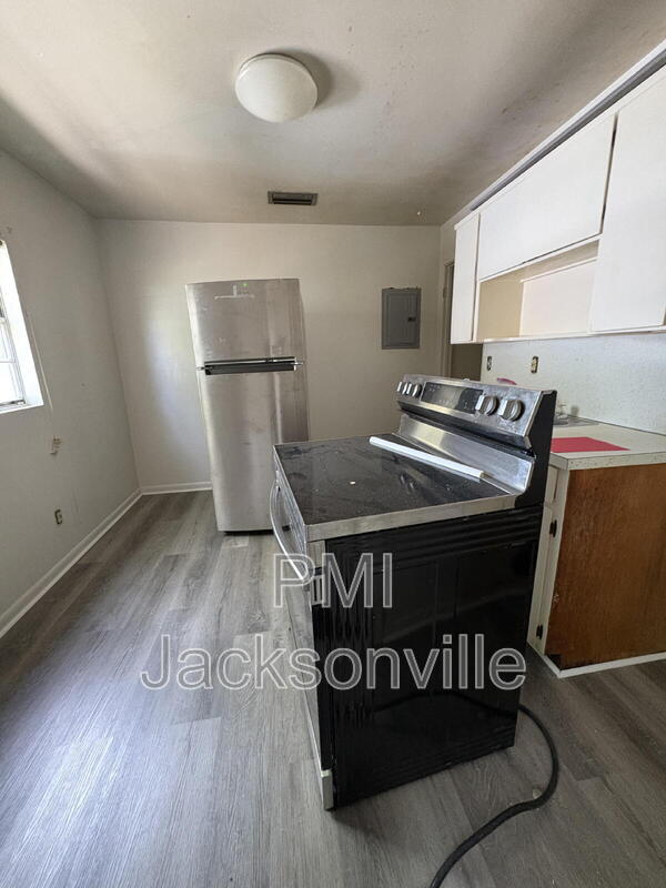 Building Photo - 5216 Seaboard Ave