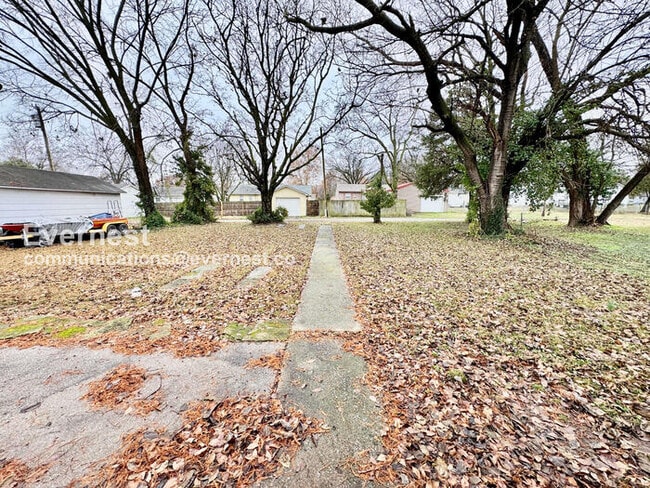 Building Photo - 813 J St NW