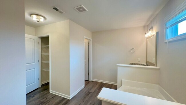 Building Photo - 156 Calming Crk Wy