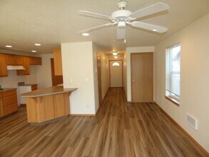 Building Photo - Rent Special: 1/2 Off February's - 3 Bed 2.5 Bath Duplex in Monmouth