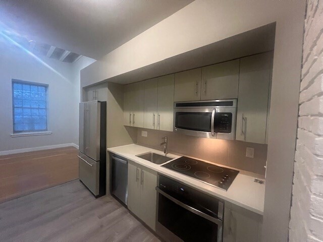 Building Photo - 33 3rd Ave