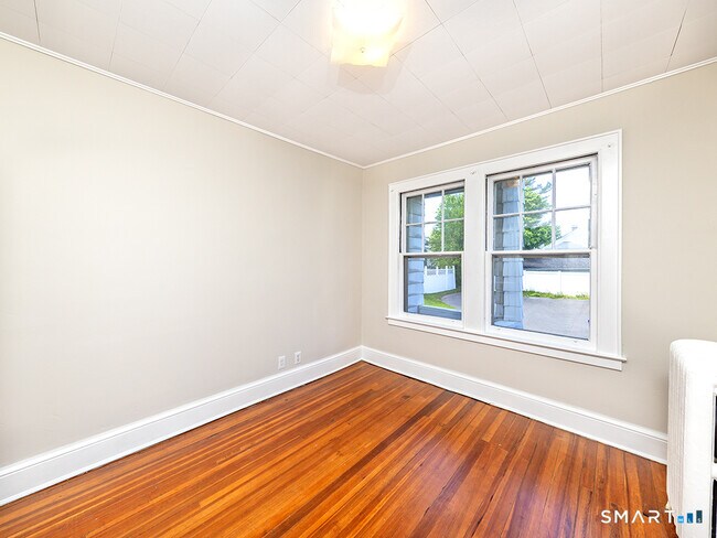 Building Photo - 89 Maplewood Ave