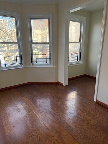 Building Photo - 680 E 223rd St